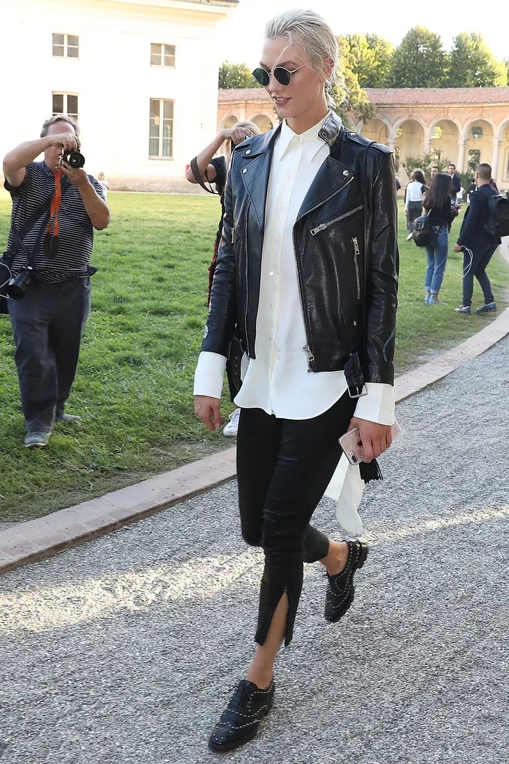 现在流行女士穿什么小白鞋,小白鞋过时了今年流行平底鞋