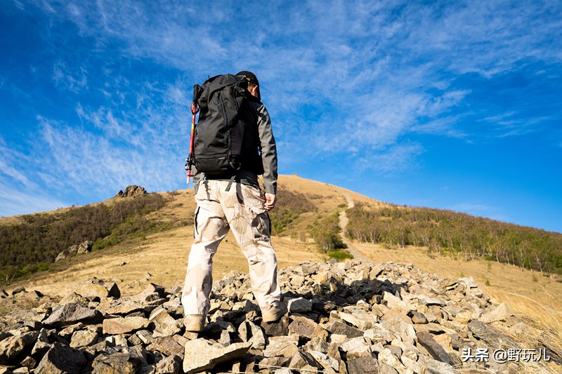塞北初夏，拓乐陪我逐云日，拓乐Thule35LAllTrailX背包测评