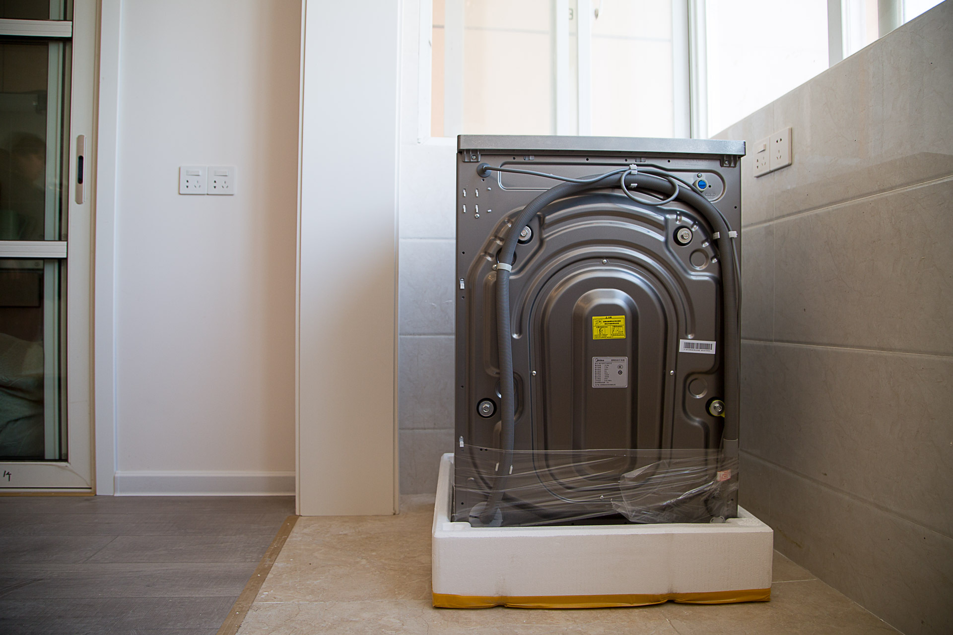 美的挂壁式洗烘洗衣机,美的洗烘一体洗衣机直驱