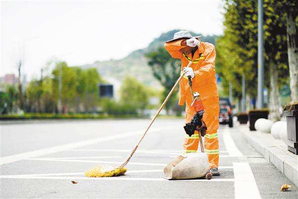 中暑工伤认定是写中暑还是热射病,中暑前兆的症状能认定工伤吗