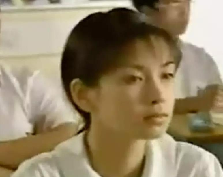 杨颖黄晓明最开始照片,杨颖靠黄晓明火的前后