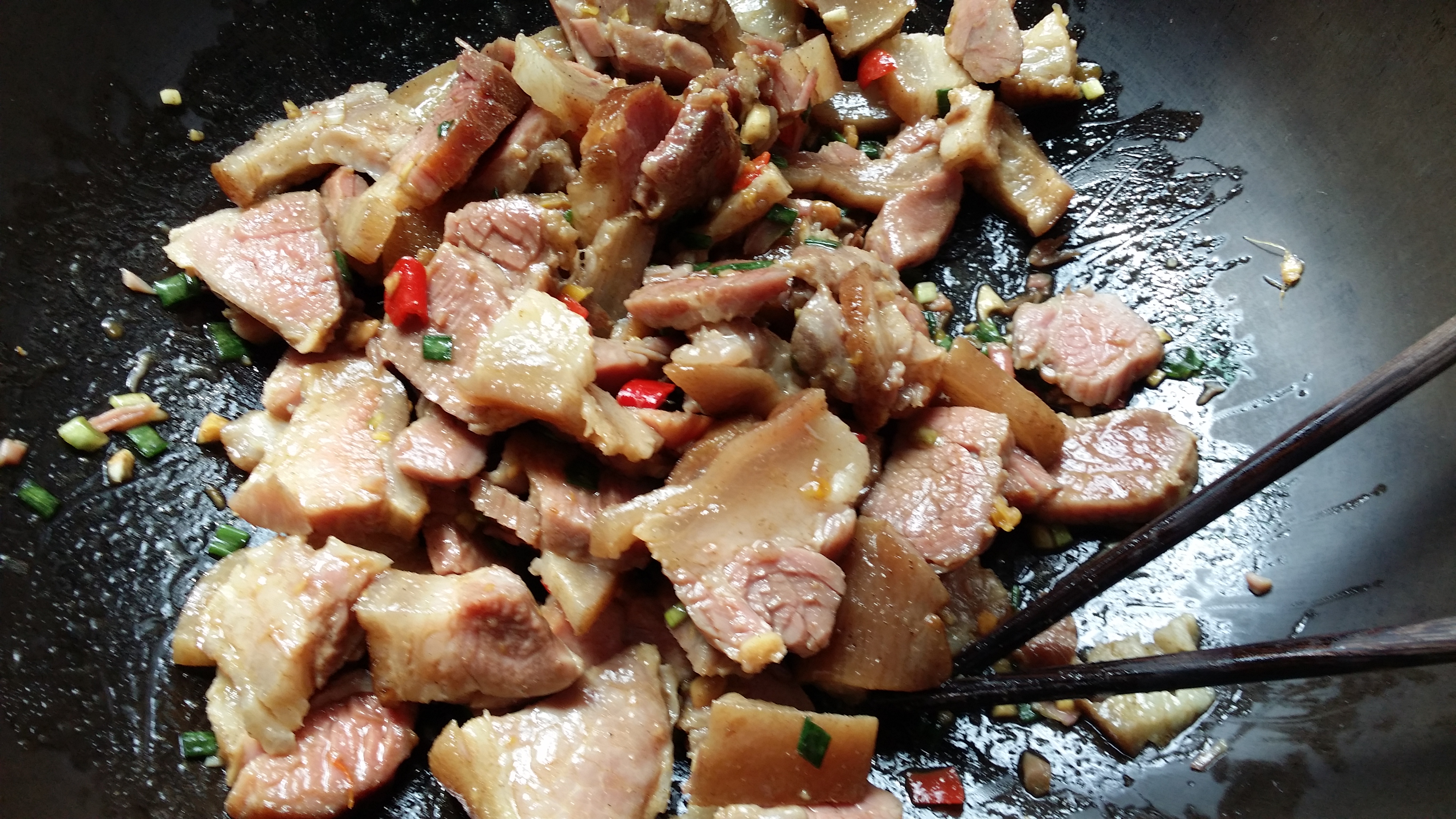 红烧腊猪蹄软糯不油腻,红烧腊猪蹄怎么做好吃又软烂