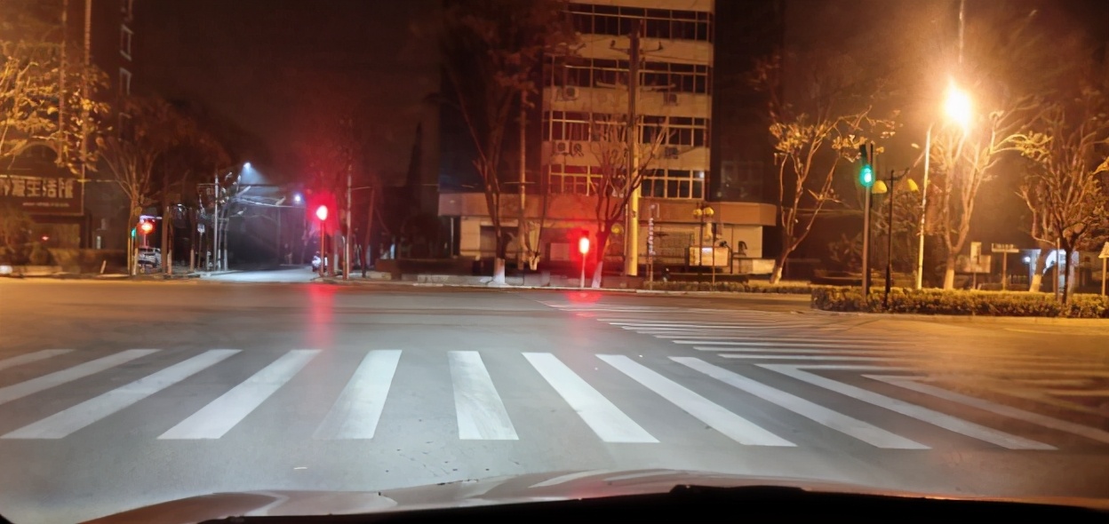 氙气大灯和led大灯哪个更好,原车卤素大灯改led好还是氙气好