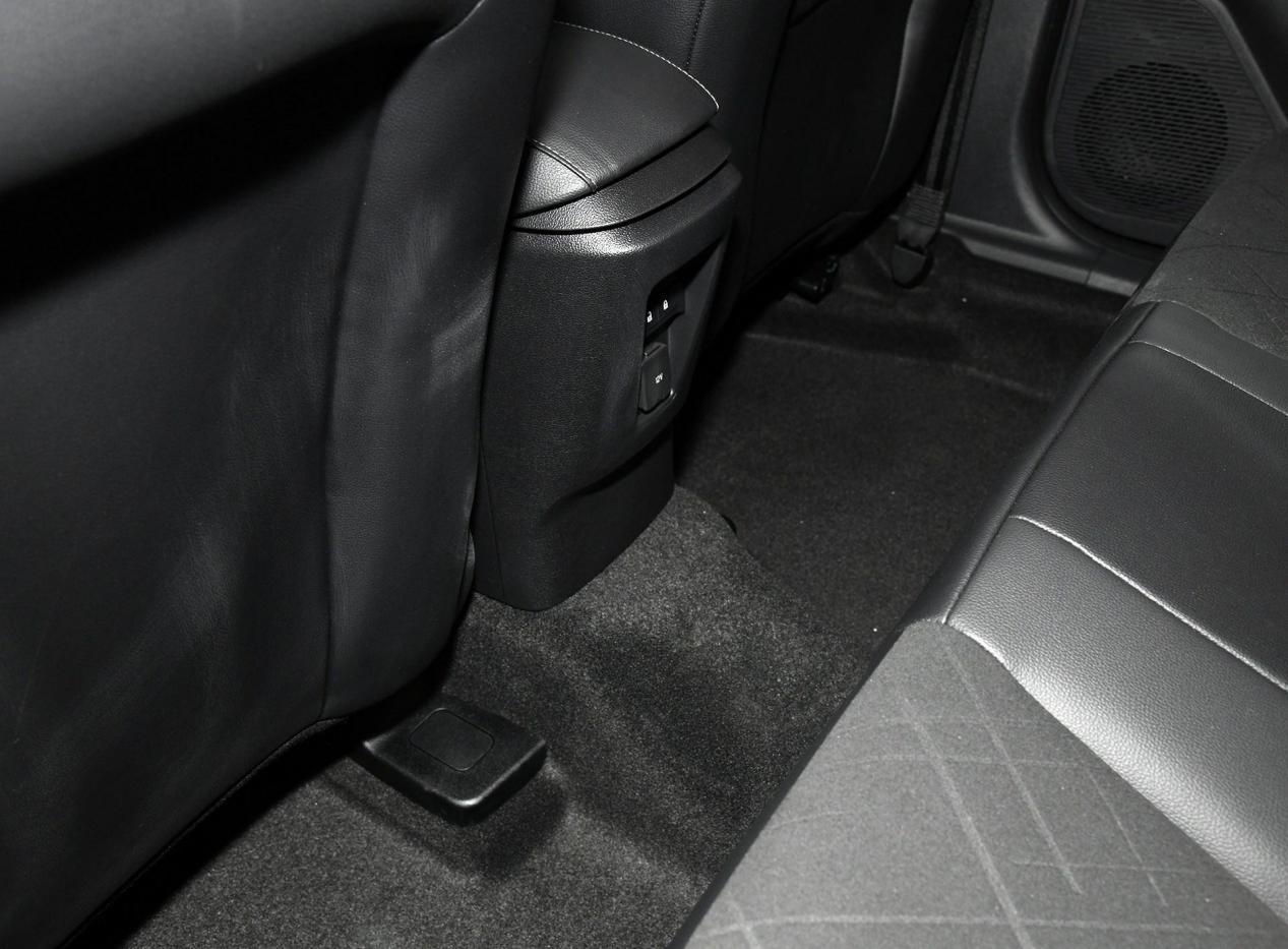 十万级别紧凑级轿车和suv哪个好,帝豪gl2017顶配款优势