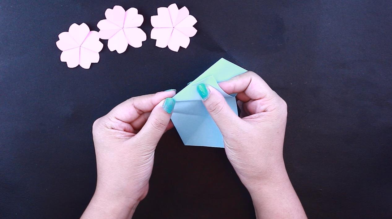 樱花折纸教程一张纸就可以折成,一张纸简单樱花折纸
