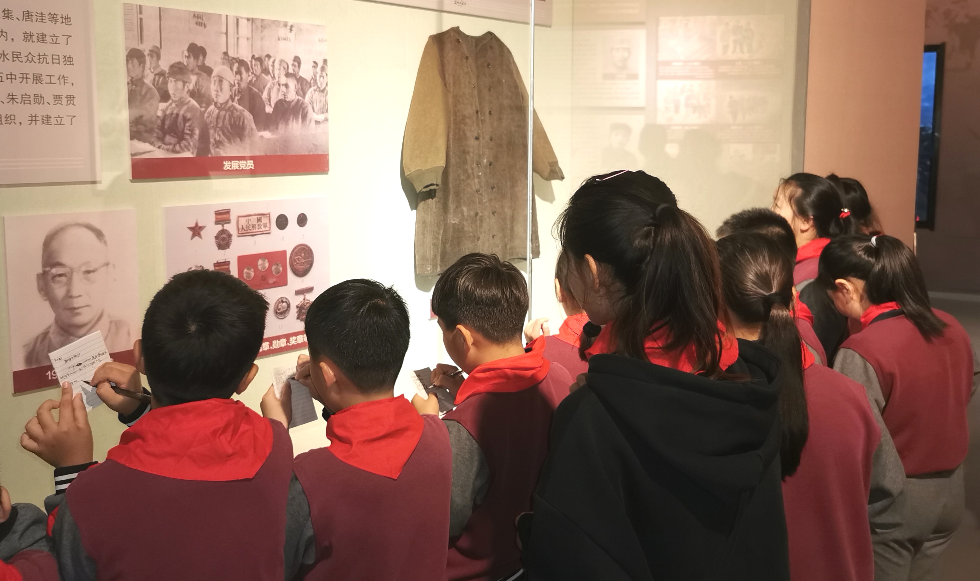 伊川县西场小学红领巾寻访,涟水幸福里实验小学报道