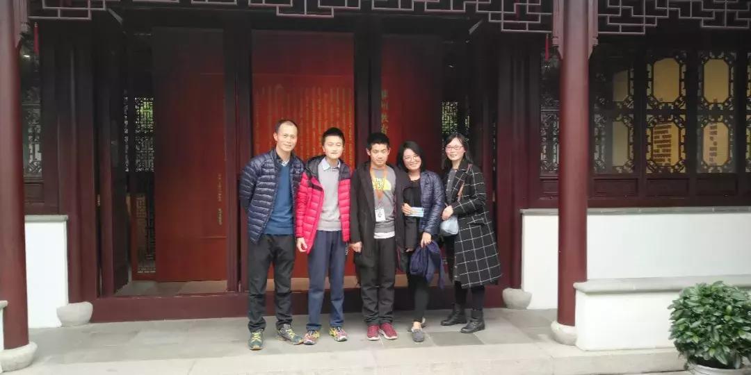 在地铁里包下一辆车，是种怎样的体验？