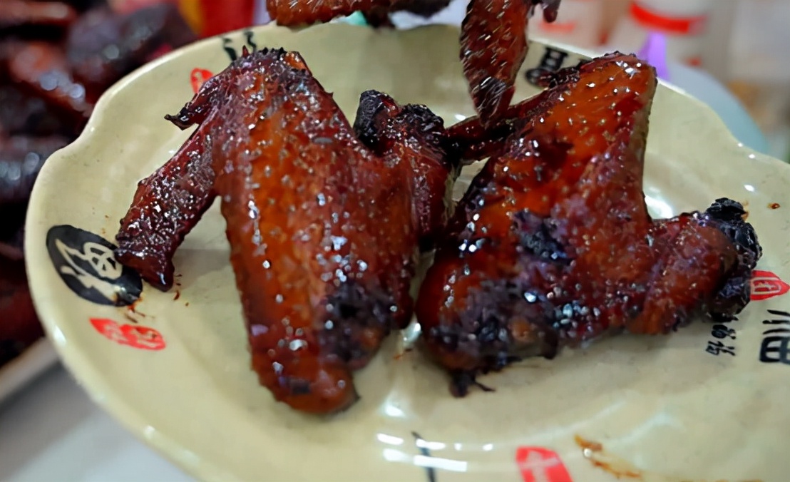 厦门大姐卖小吃,油和水混合一起炸,其中一种只有福建有