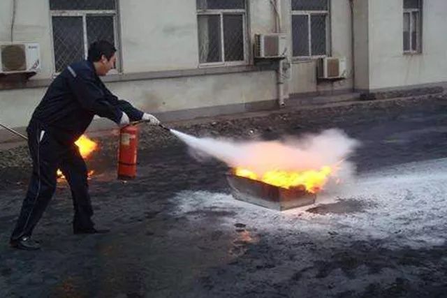 火灾的分类及灭火器的使用方法,火灾逃生小常识及灭火器使用方法