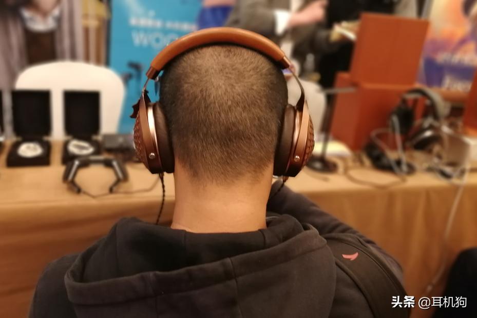 一副封闭版乌托邦耳机——法国劲浪新品高端头戴耳机Stellia简评