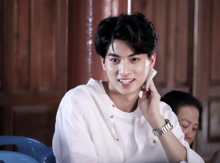 人间天使糕卡娜：热爱足球名校毕业签约三台未来可期