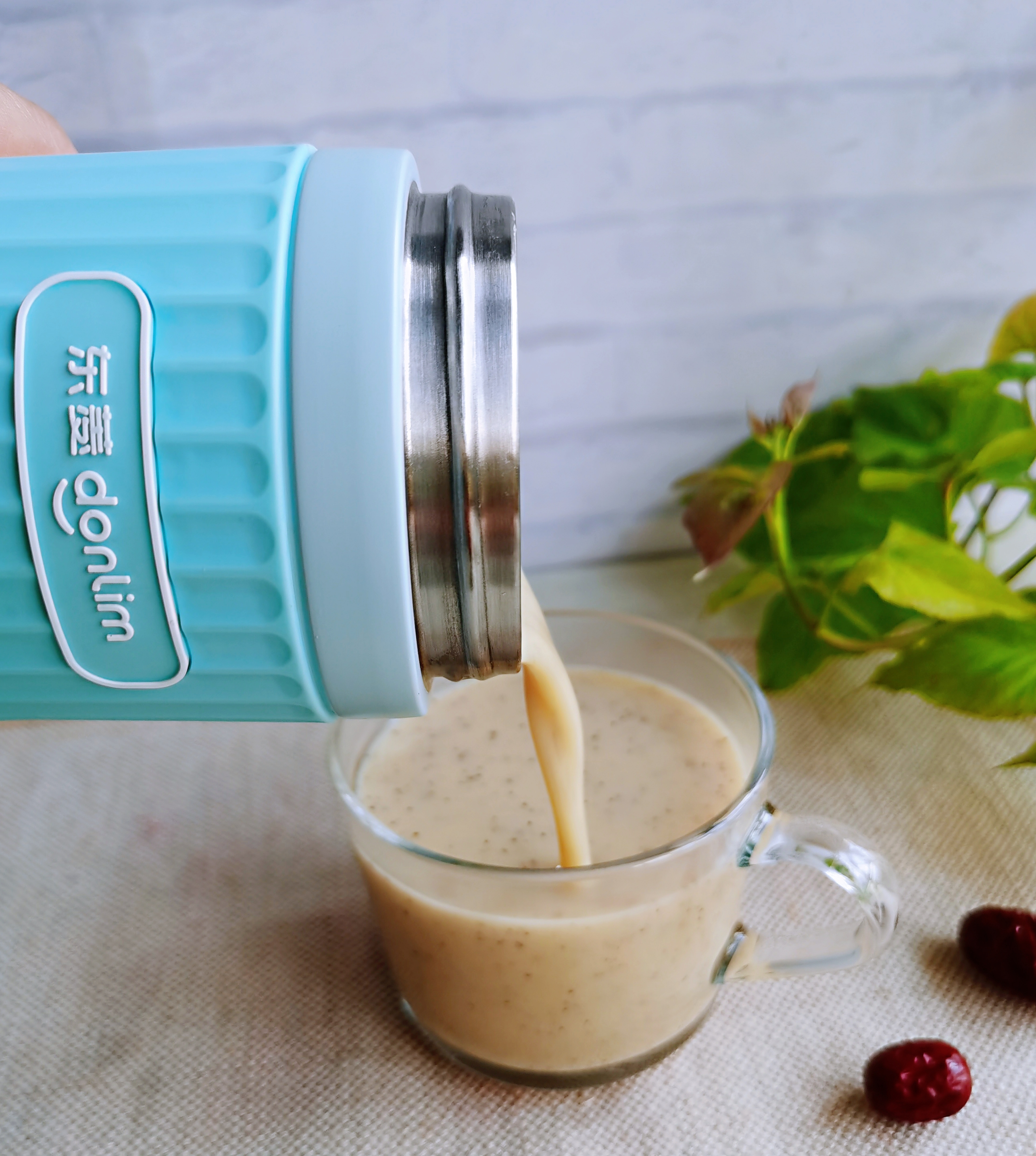 这个网红全能小杯一键搞定红枣豆米糊，开盖即饮，一杯元气满满