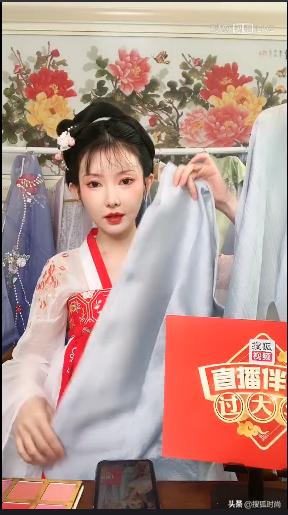 曾穿着汉服打卡过19个国家的古风博主分享:如何穿汉服过中国年