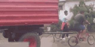 搞笑gif开心一刻,搞笑gif爱情来得太突然了