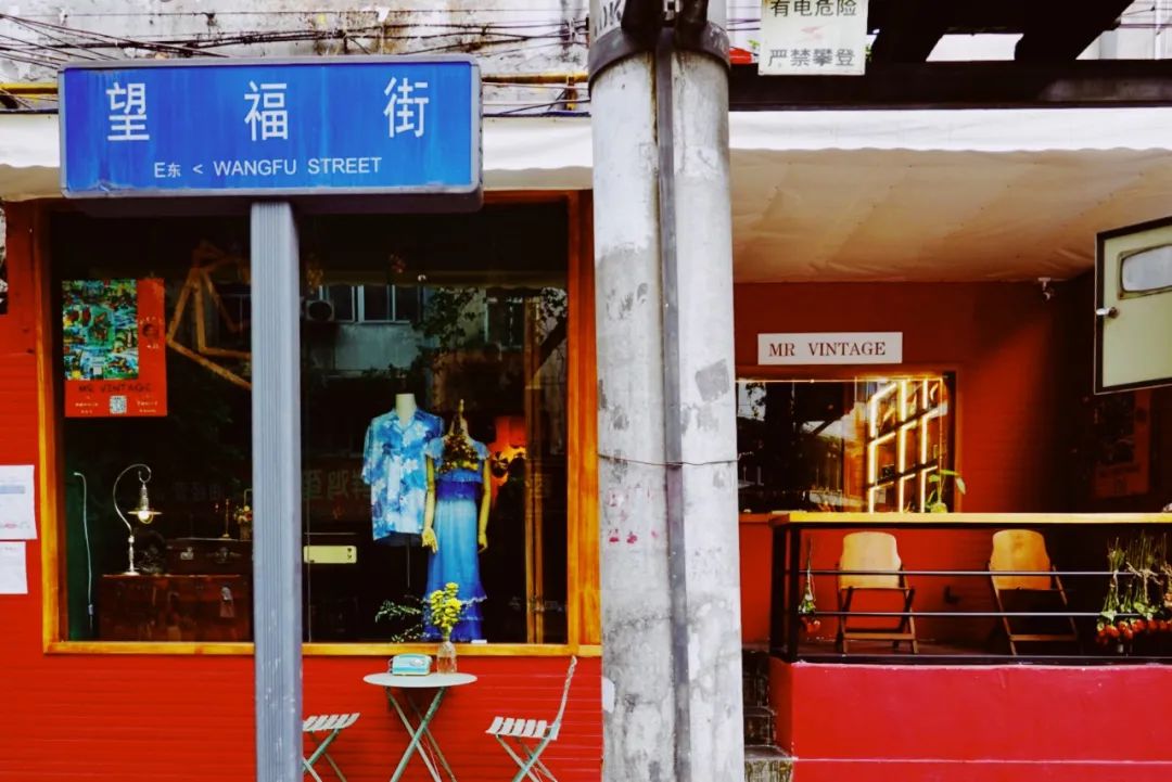 成都最全中古地图/当代年轻人正在沉迷这些“上了点年纪”的东西