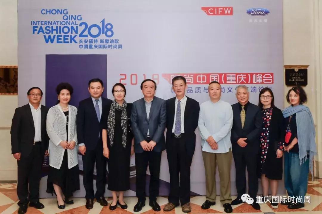 超百图再现2018年服装圈内那三十道靓丽风景……