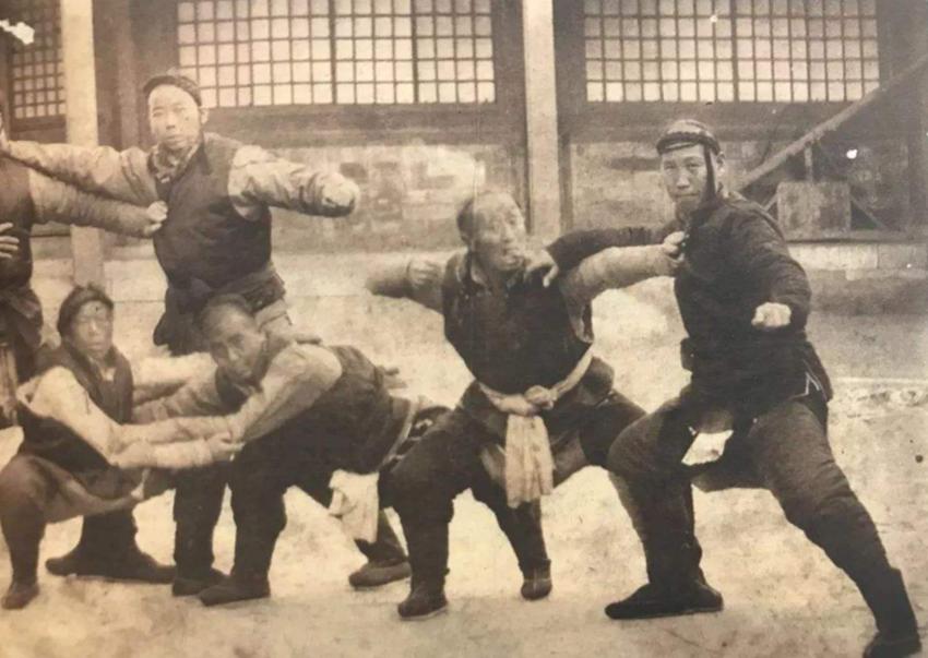 圆明园是在哪一场战争中被摧毁,圆明园在多久被敌人入侵的