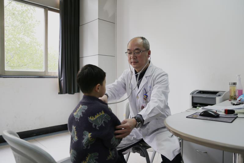 春季为什么是过敏的高发季节,春季脖子皮肤过敏泛红发痒小妙招