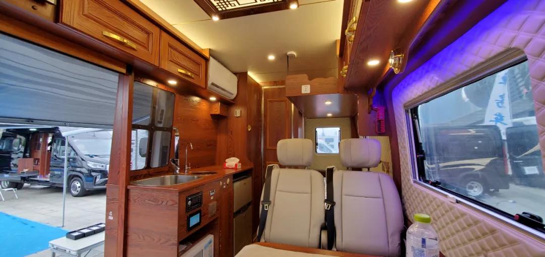 中式风格+48V电路这款中房星耀纵床版B型房车你喜欢嘛?