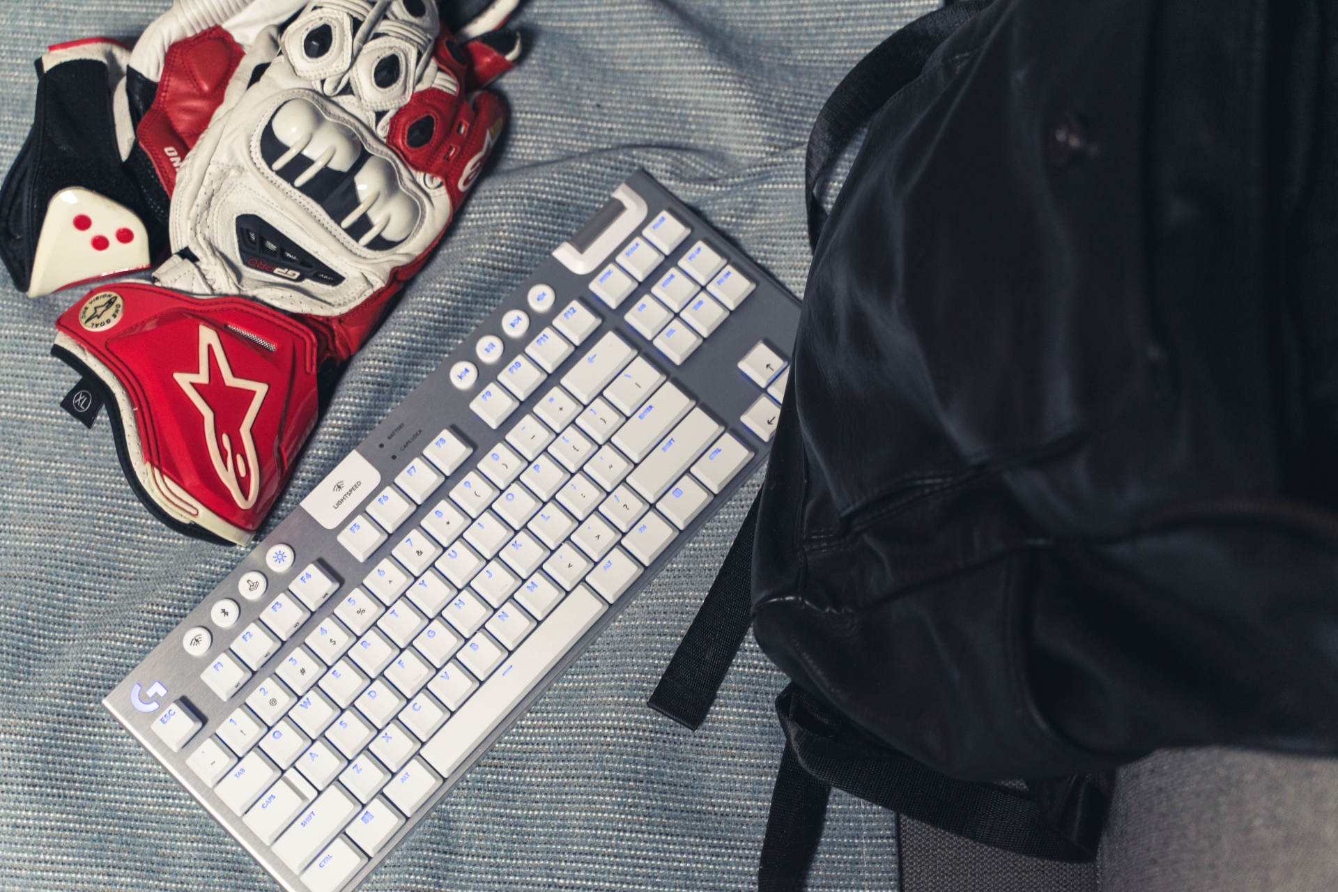 罗技g913tkl键盘轴能换吗,罗技g913tkl键盘是热插拔么