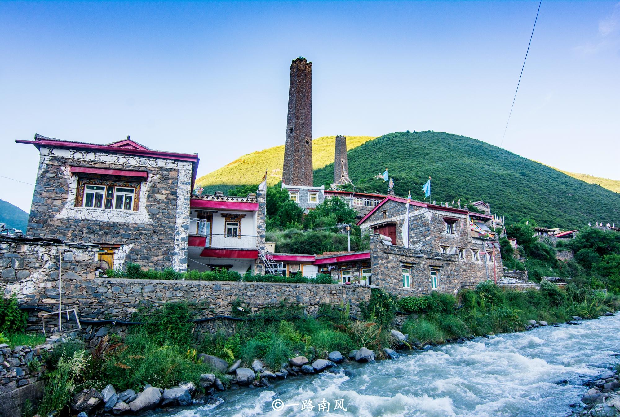 地震震不倒的比萨斜塔,比萨斜塔历经地震不倒之谜