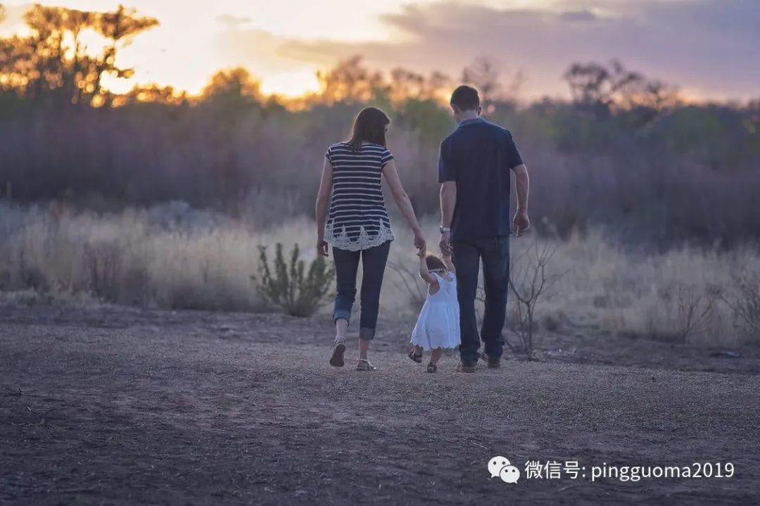 宝宝学步鞋推荐布鞋还是机能鞋,如何给一岁宝宝买学步鞋