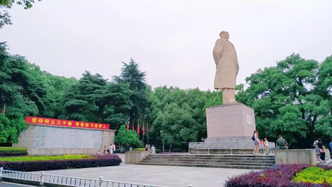 毕业啦难舍难分,毕业啦很舍不得离开