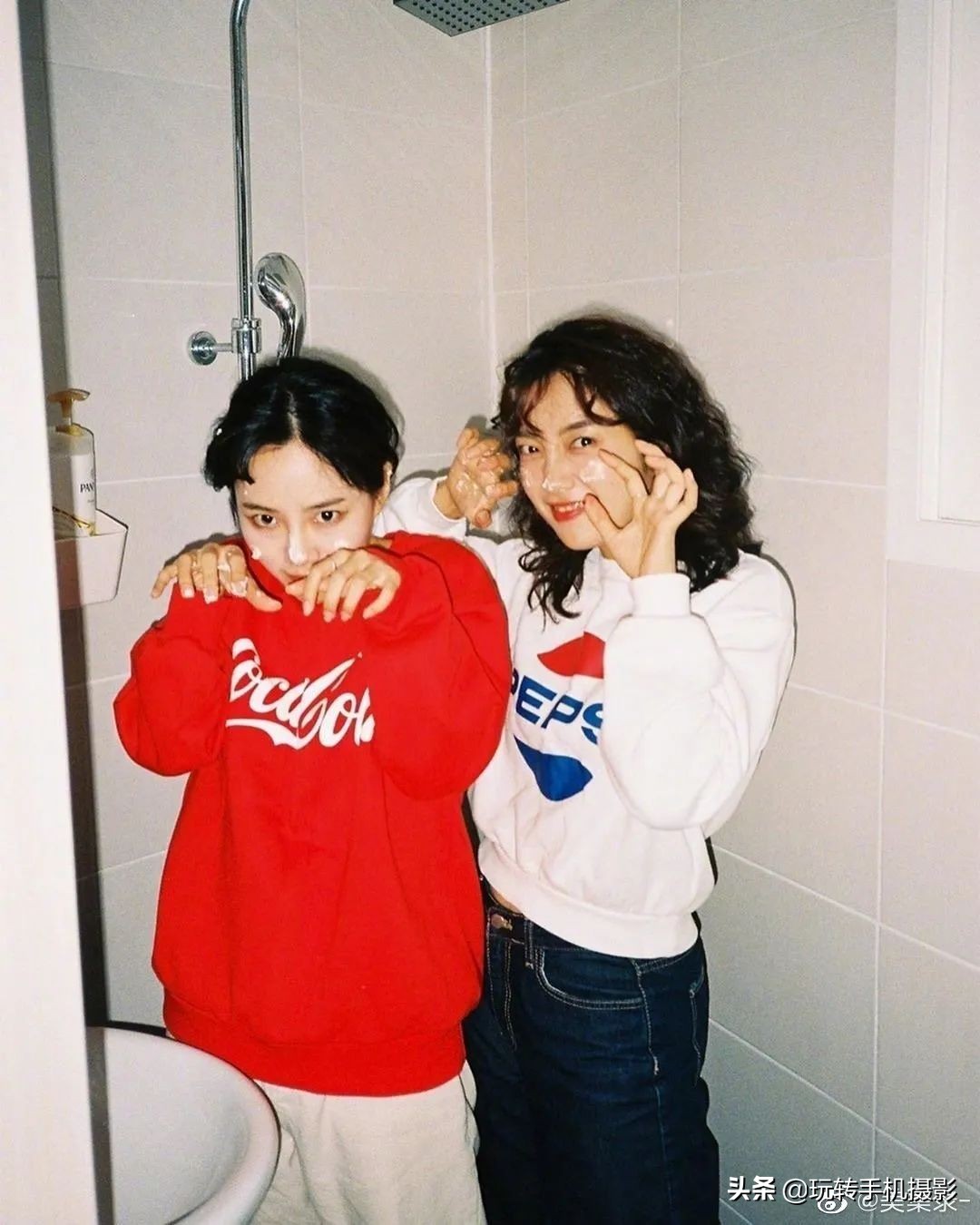 室内泳池闺蜜拍照姿势,多个闺蜜拍照姿势大全