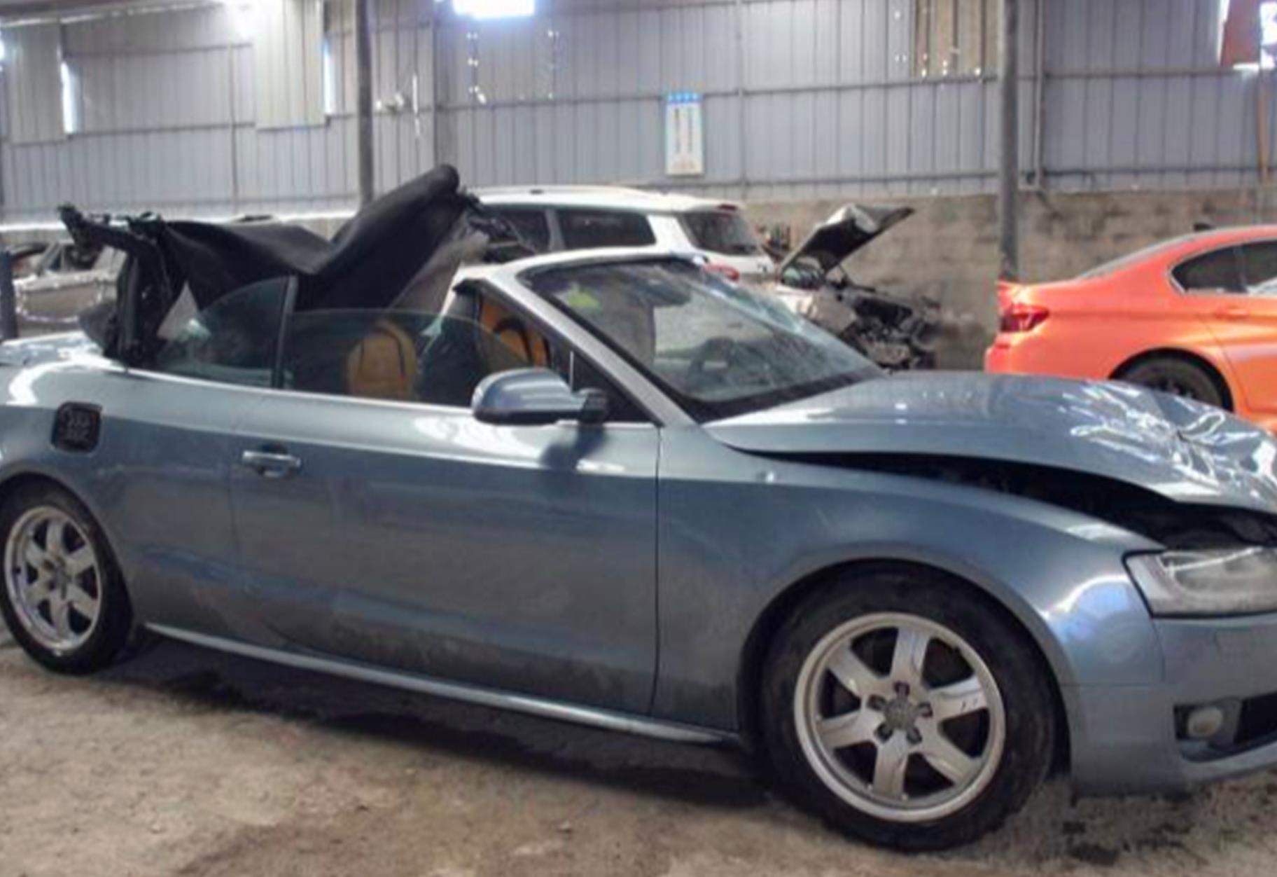 小伙花8万给妻子买辆敞篷奥迪A5,当妻子看见车后却建议了离婚