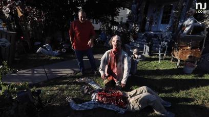 为过万圣节把房子改成鬼屋吓坏数千人，幸好我和这个老哥不是邻居