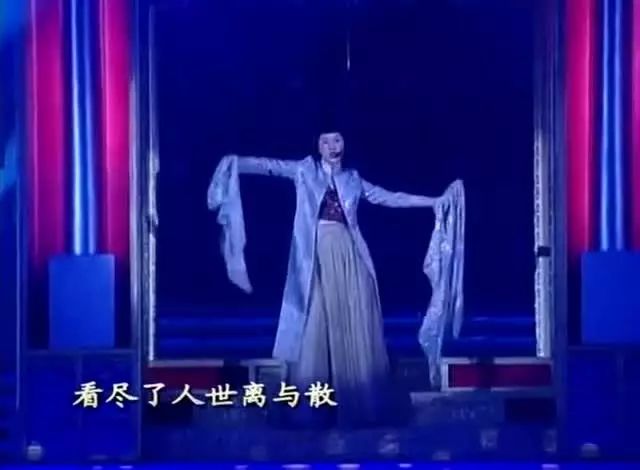 春晚时尚图鉴：热巴杨幂的红裙、王菲刷碗手套和董卿李思思的口红