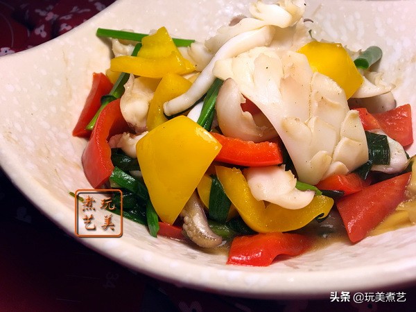 深藏不露的墨鱼，吐得你满脸污黑，抓拿归案，缤纷上桌