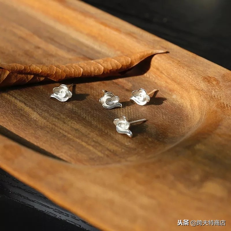 珍珠耳钉宋慧乔牛仔同款,宋慧乔同款短发造型