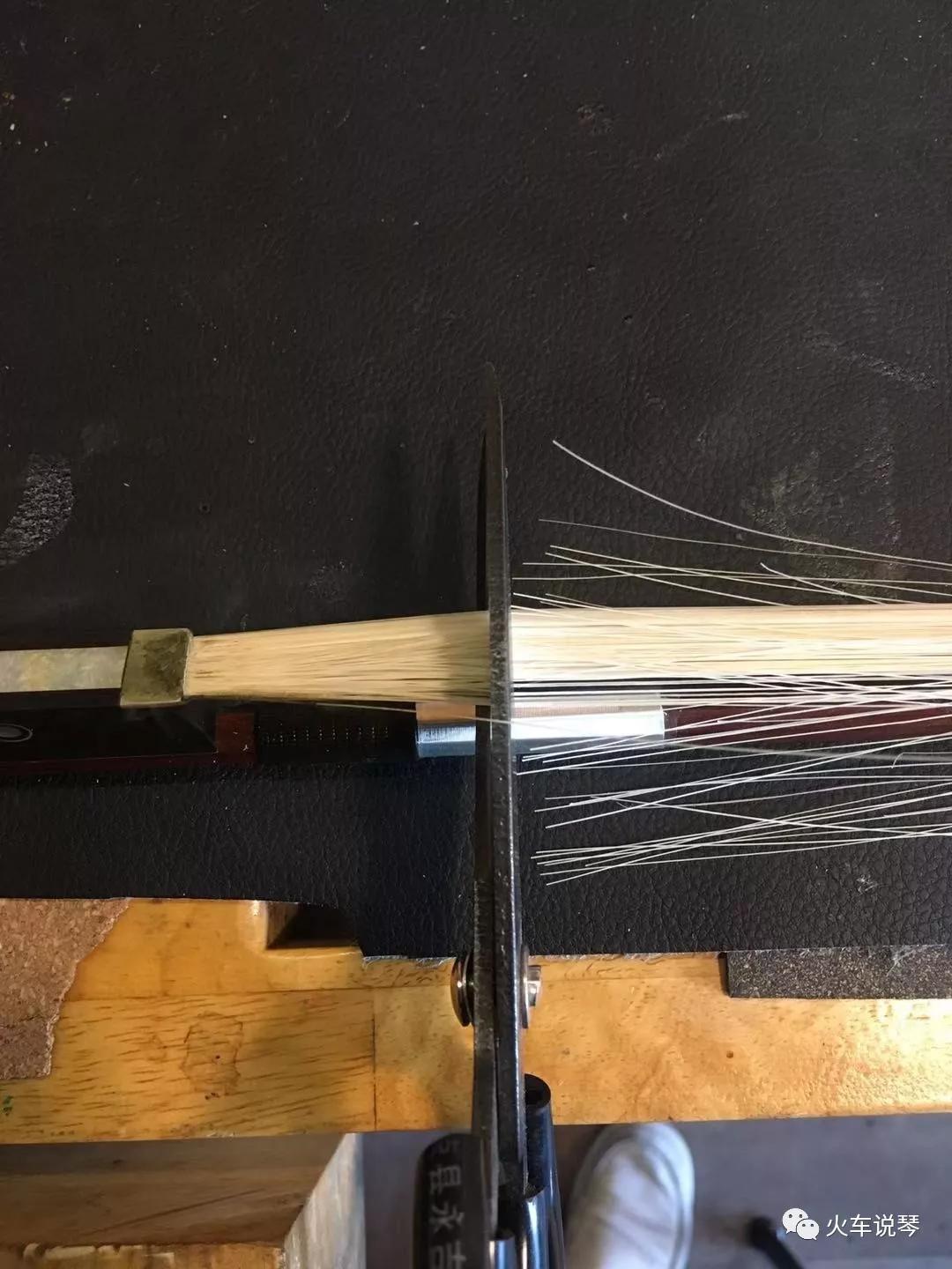 手把手带你学换刃,高档的小提琴弓毛用平了怎么换