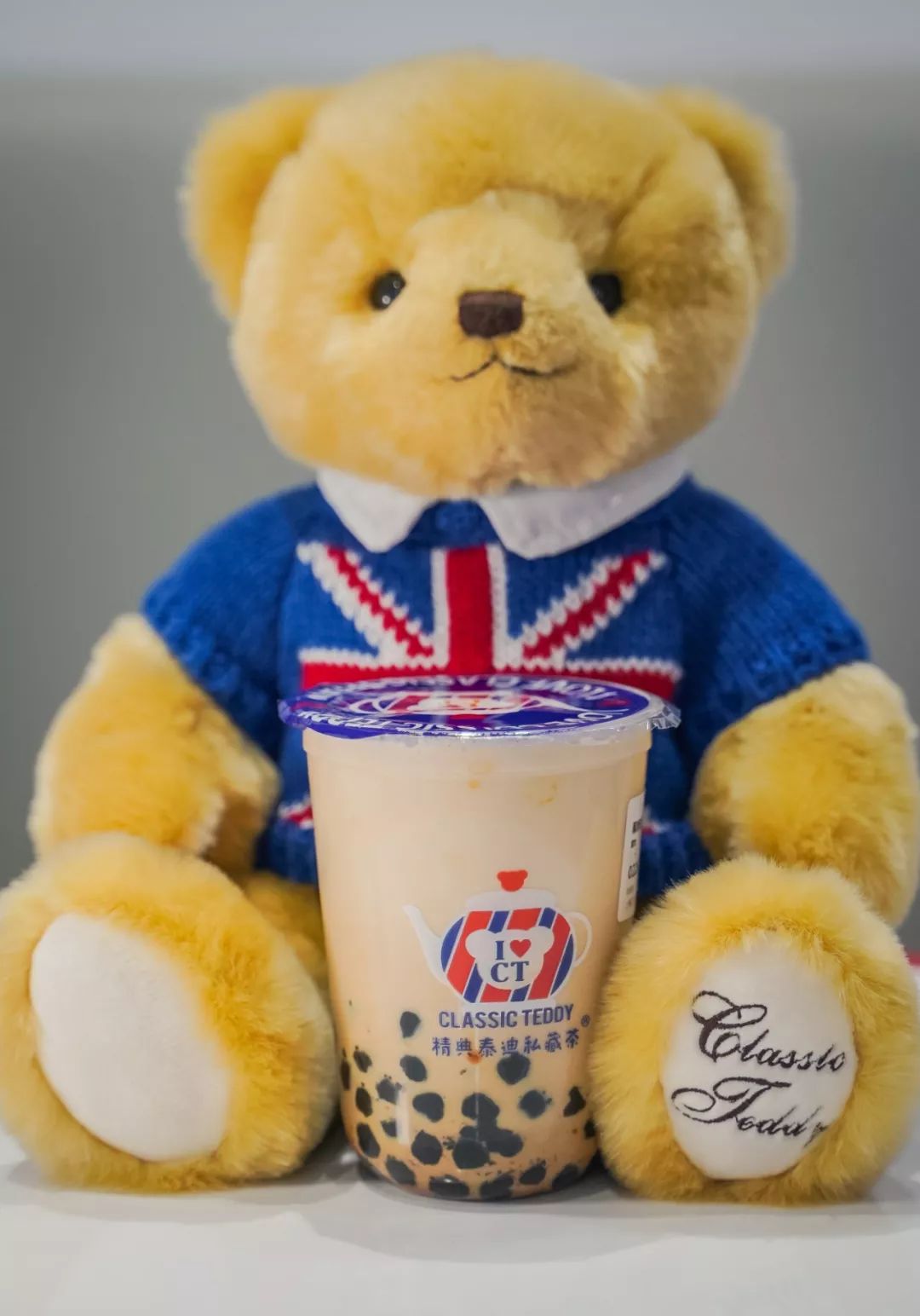 告别东方明珠、城隍庙，来上海这家暗藏100只泰迪的奶茶店