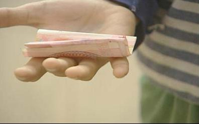 17岁少年偷钱买苹果手机,17岁的少年偷钱买苹果手机