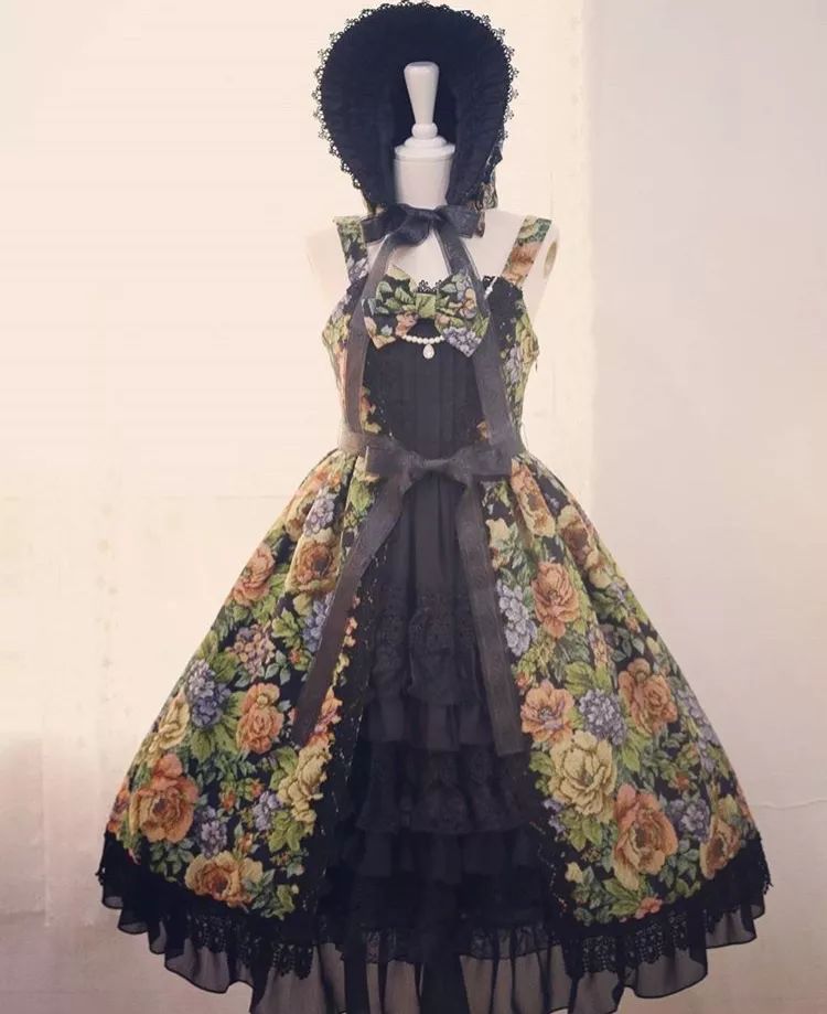 复古洛丽塔洋装,天价洛丽塔自拍