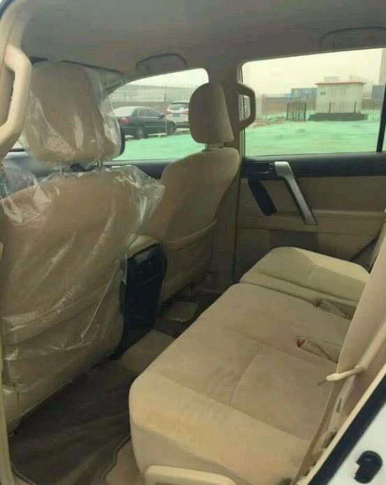 四十万入手辆低配手动版普拉多，打开车门，车主顿时感到不自在了