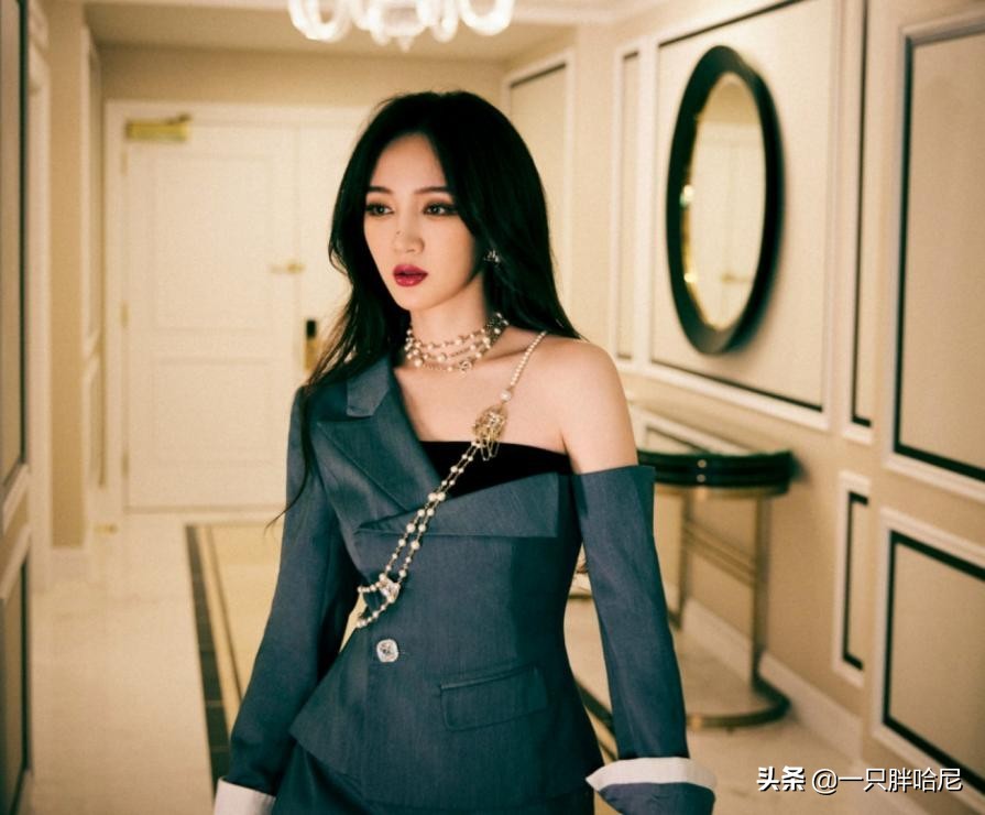 斜肩露半边肩衣服穿搭,夏天就要露肩