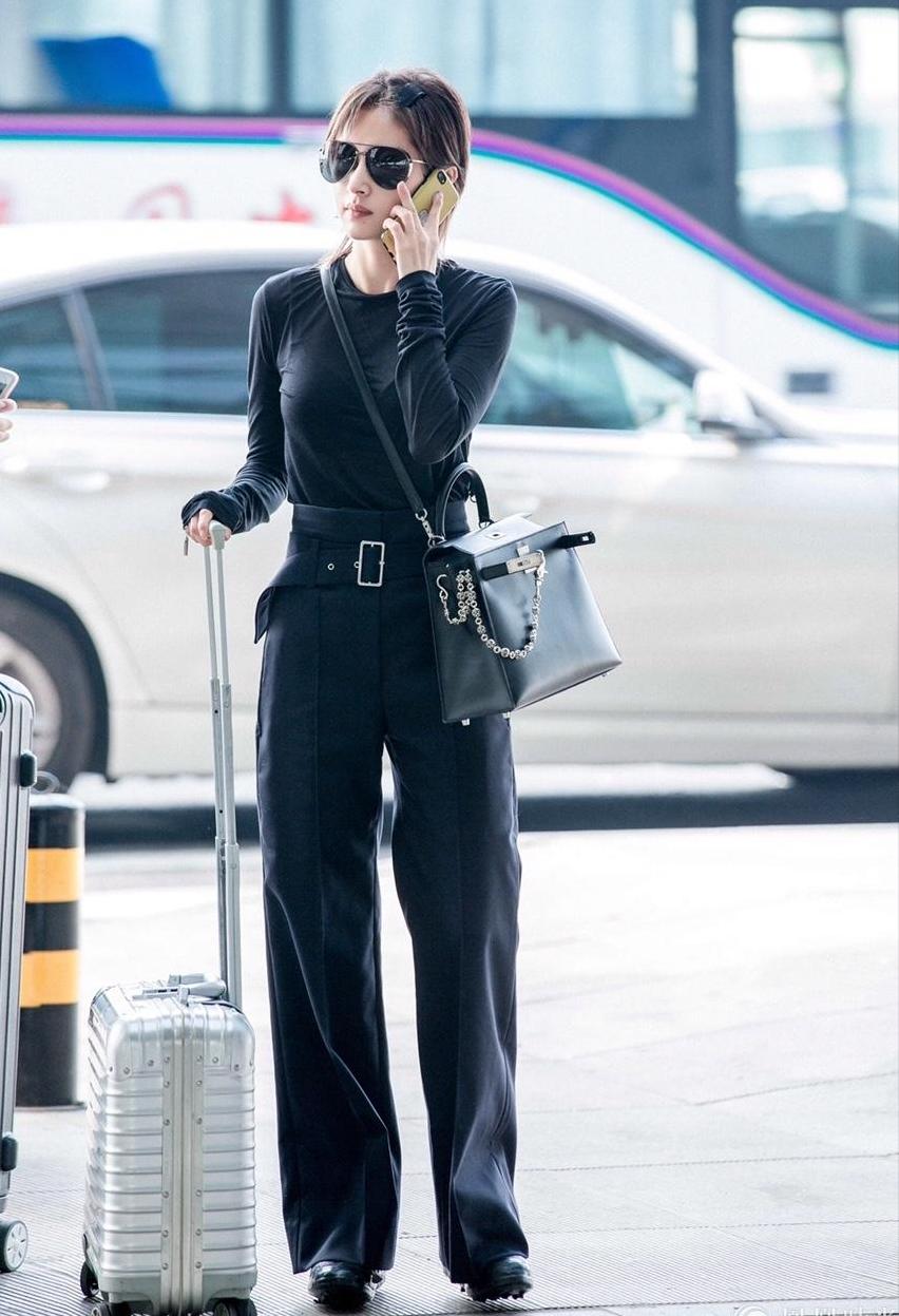 王菲穿衣搭配紧身中裤,王菲穿灯笼裤太有范了