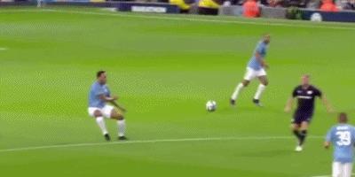 曼联球员尴尬吗？斯科尔斯大师级别传球，范大将军宝刀不老