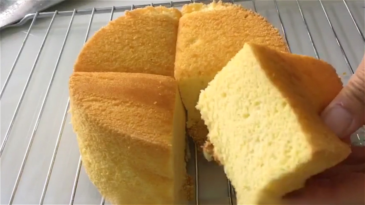 没有面粉能用玉米淀粉来做蛋糕吗,不用玉米粉和其他东西做云朵蛋糕