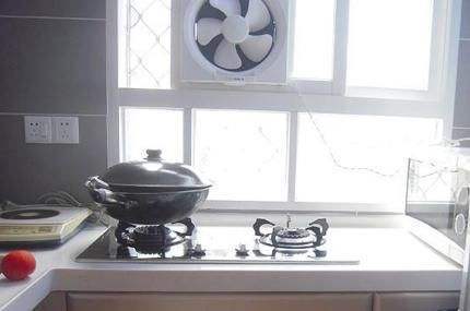 厨房怎样装排气扇油烟更容易排,厨房油烟机排烟效果差加装排风扇