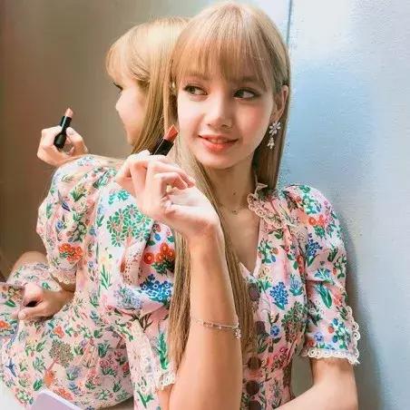 人间芭比lisa安利这个甜酷的女孩,人间芭比lisa穿高跟鞋