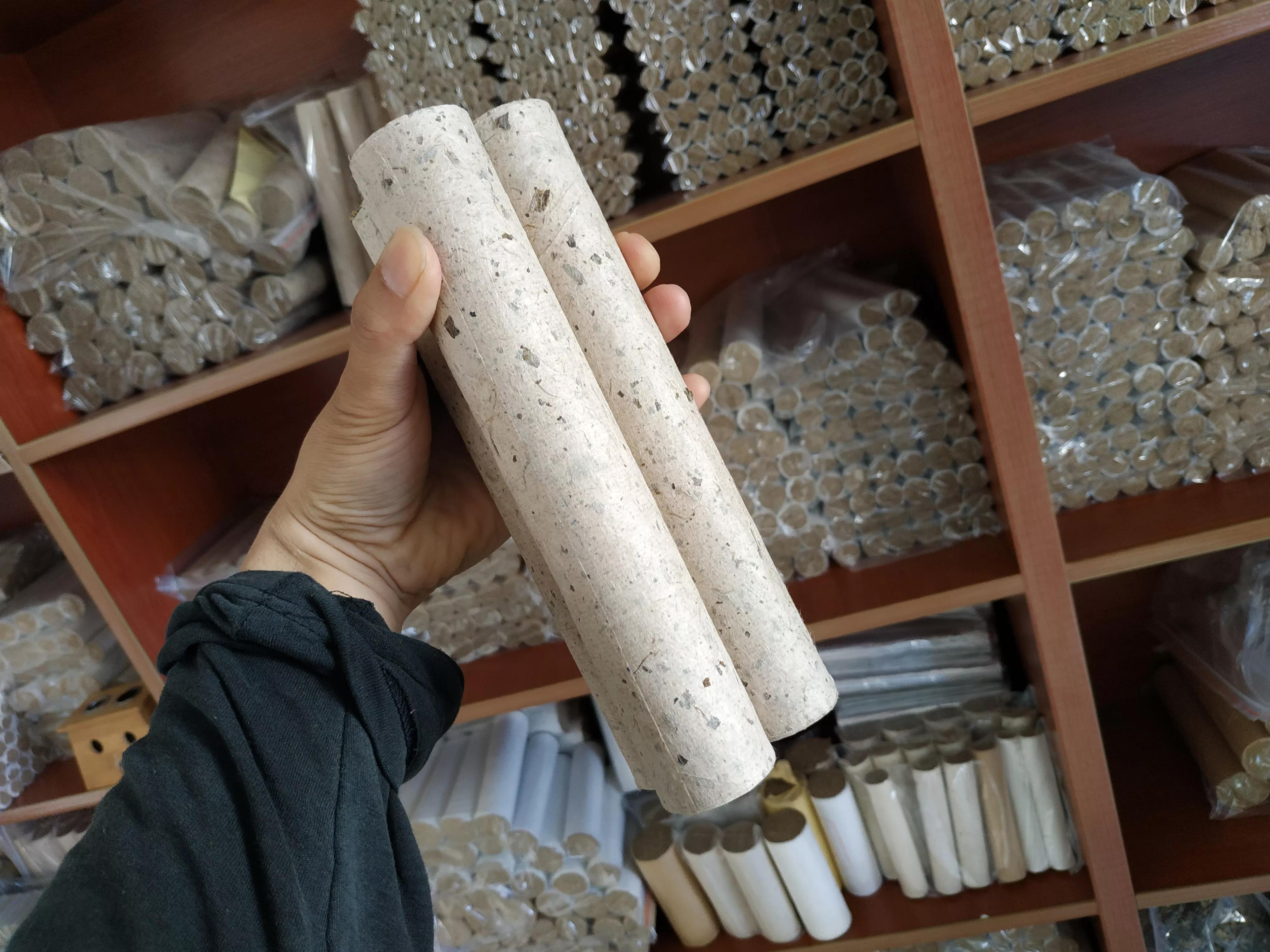 家里的艾叶真漂亮,自己做的艾条烧完是黑色