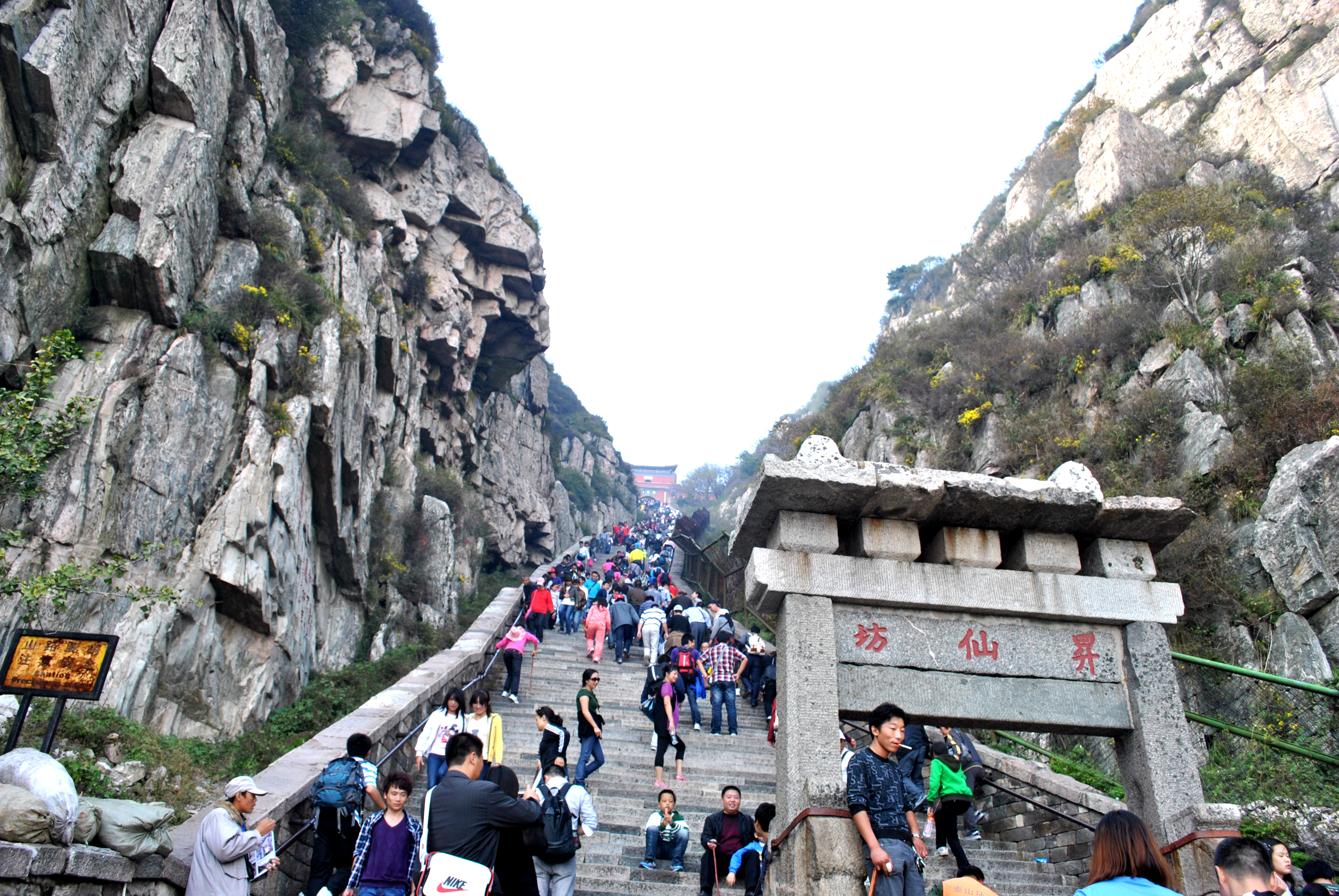 *安泰**:白发老城国泰民安