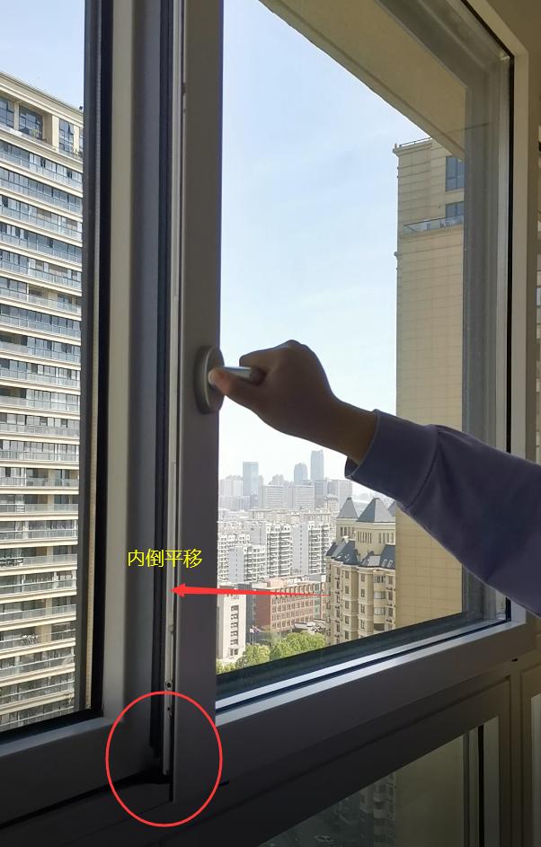 头一回见到这样的窗户，推拉漂移和地铁门一样，不占地还更安全