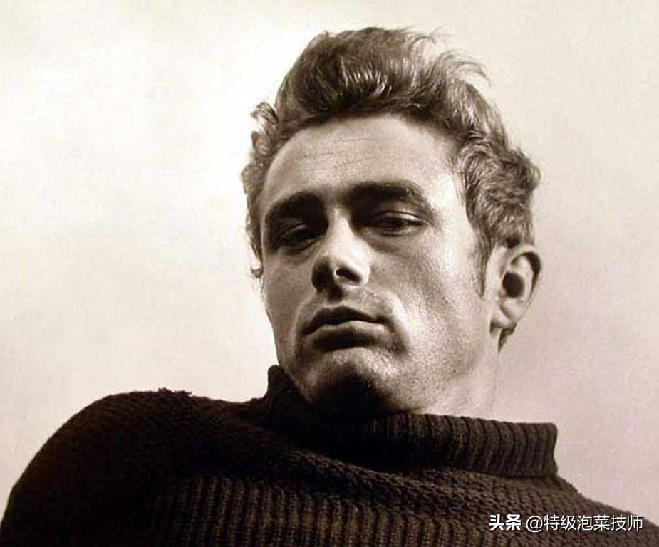 人设崩塌，小鲜肉当红时公然和女星接吻，她还是他偶像的女友