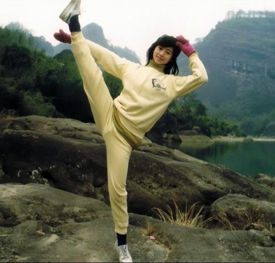 “宅男女神”*虹翁**的倔强人生,和她背后不得不提的男人们