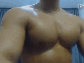 胸肌动得厉害是怎么回事,腹肌和胸肌都很大还会动